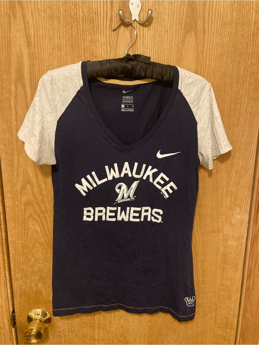 Nike Milwaukee Brewers Navy V‑Neck Tee with White Sleeves